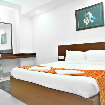 Harekrishna Hotel & Restaurant Bhubaneswar Zewnętrze zdjęcie